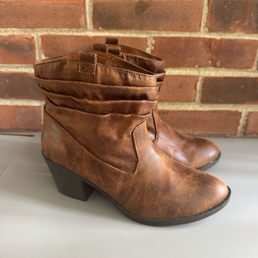 Arizona Jeans Company Gianna Brown Chucky Heel Ankle Boots Women’s Size US 7.5 M